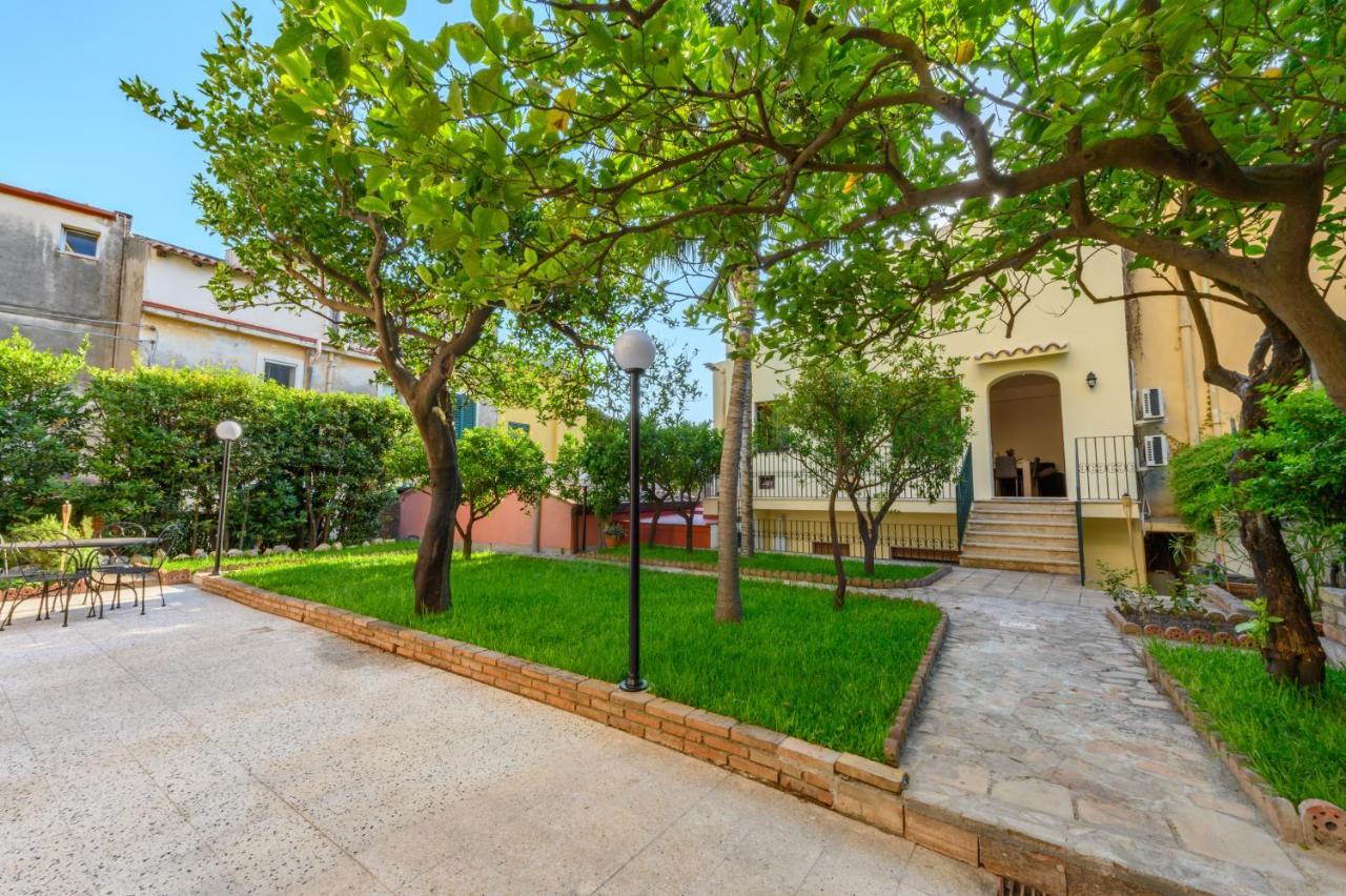 Villa Valverde Apartments E B&B ตาออร์มินา ภายนอก รูปภาพ