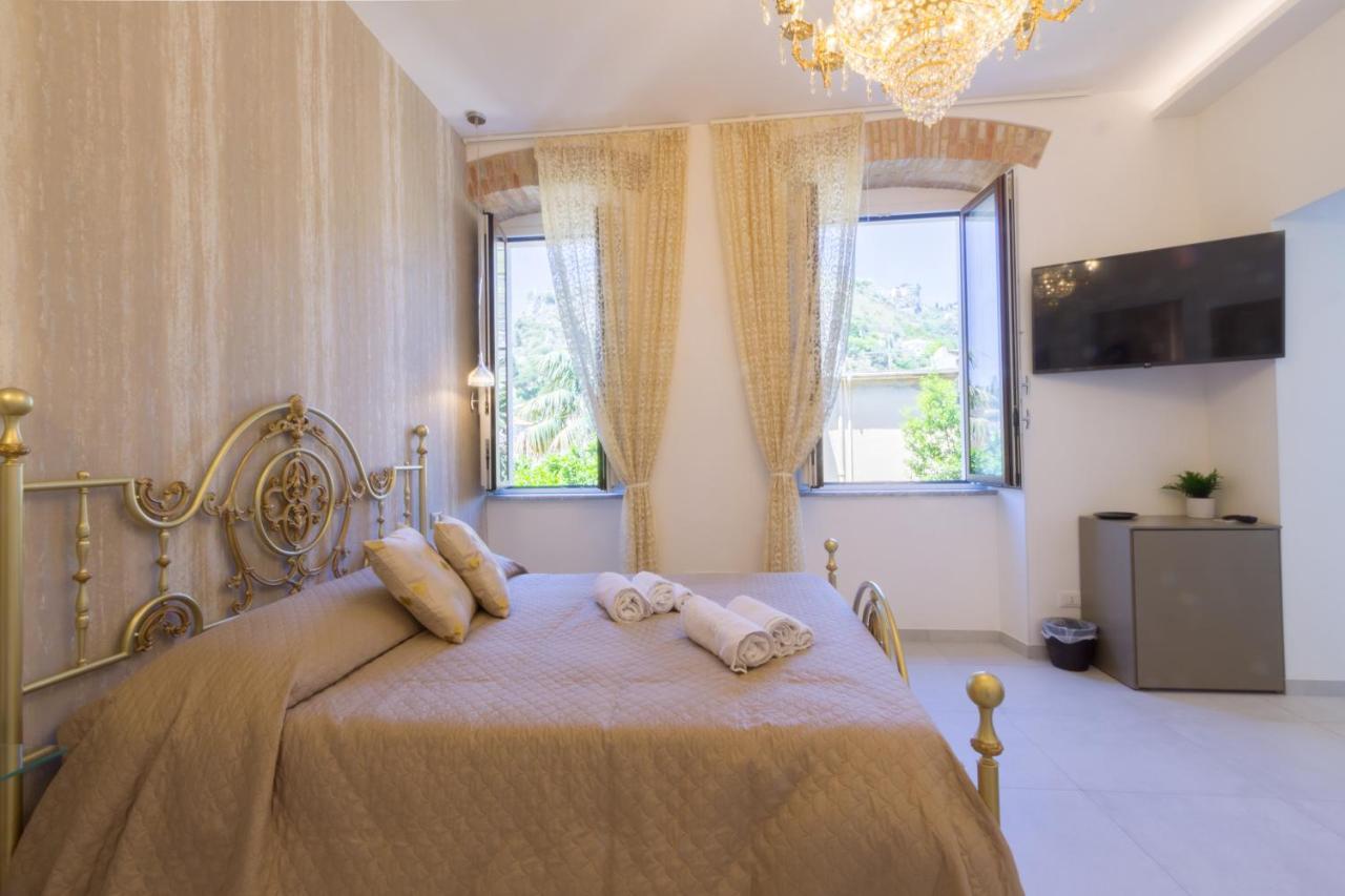 Villa Valverde Apartments E B&B ตาออร์มินา ภายนอก รูปภาพ