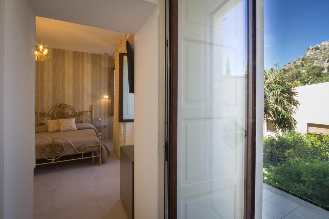 Villa Valverde Apartments E B&B ตาออร์มินา ภายนอก รูปภาพ