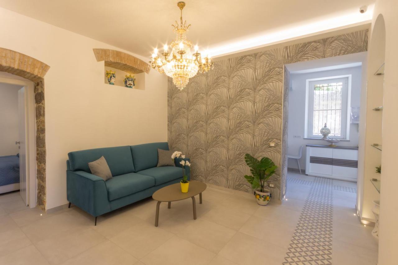 Villa Valverde Apartments E B&B ตาออร์มินา ภายนอก รูปภาพ