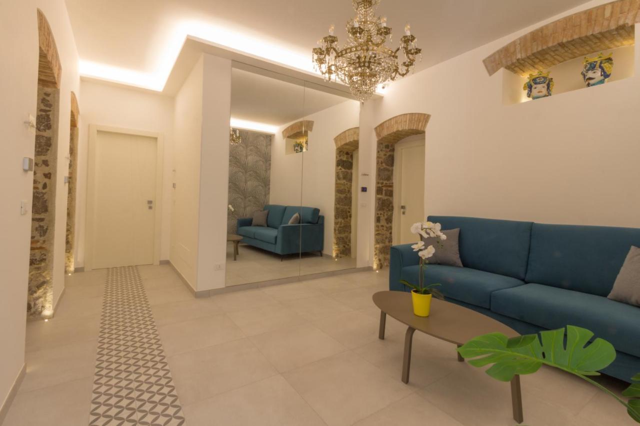 Villa Valverde Apartments E B&B ตาออร์มินา ภายนอก รูปภาพ